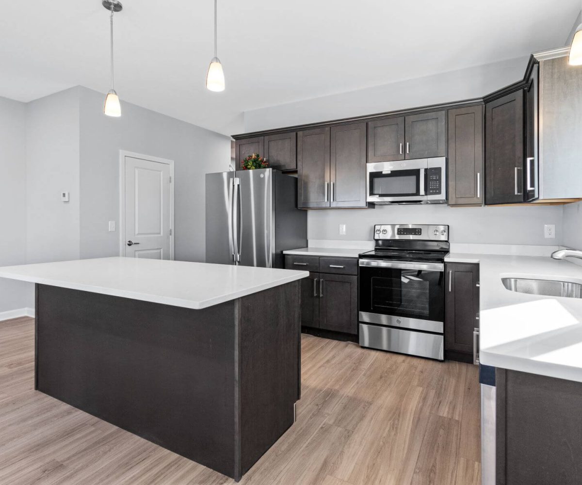 11 E Wintonbury Ave_06