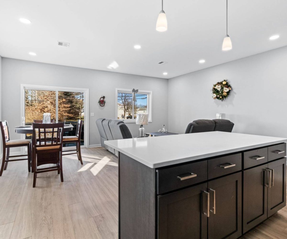 11 E Wintonbury Ave_07