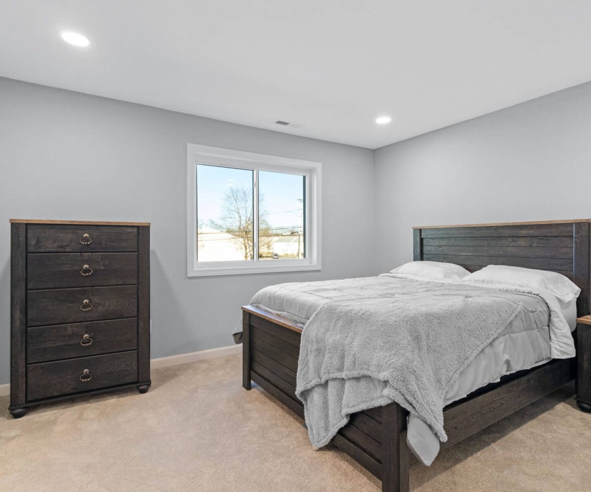 11 E Wintonbury Ave_15