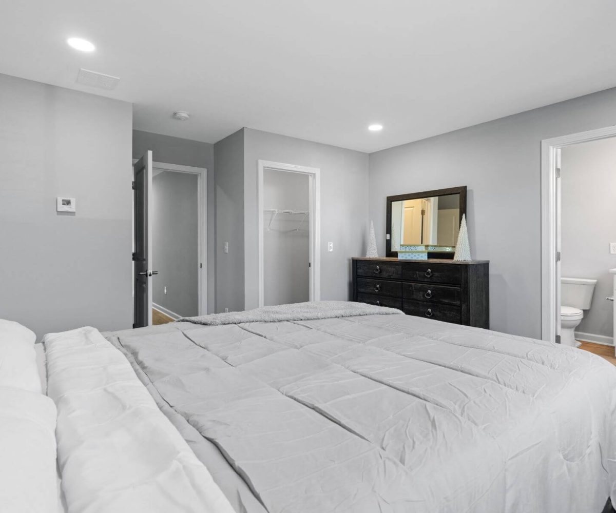 11 E Wintonbury Ave_16