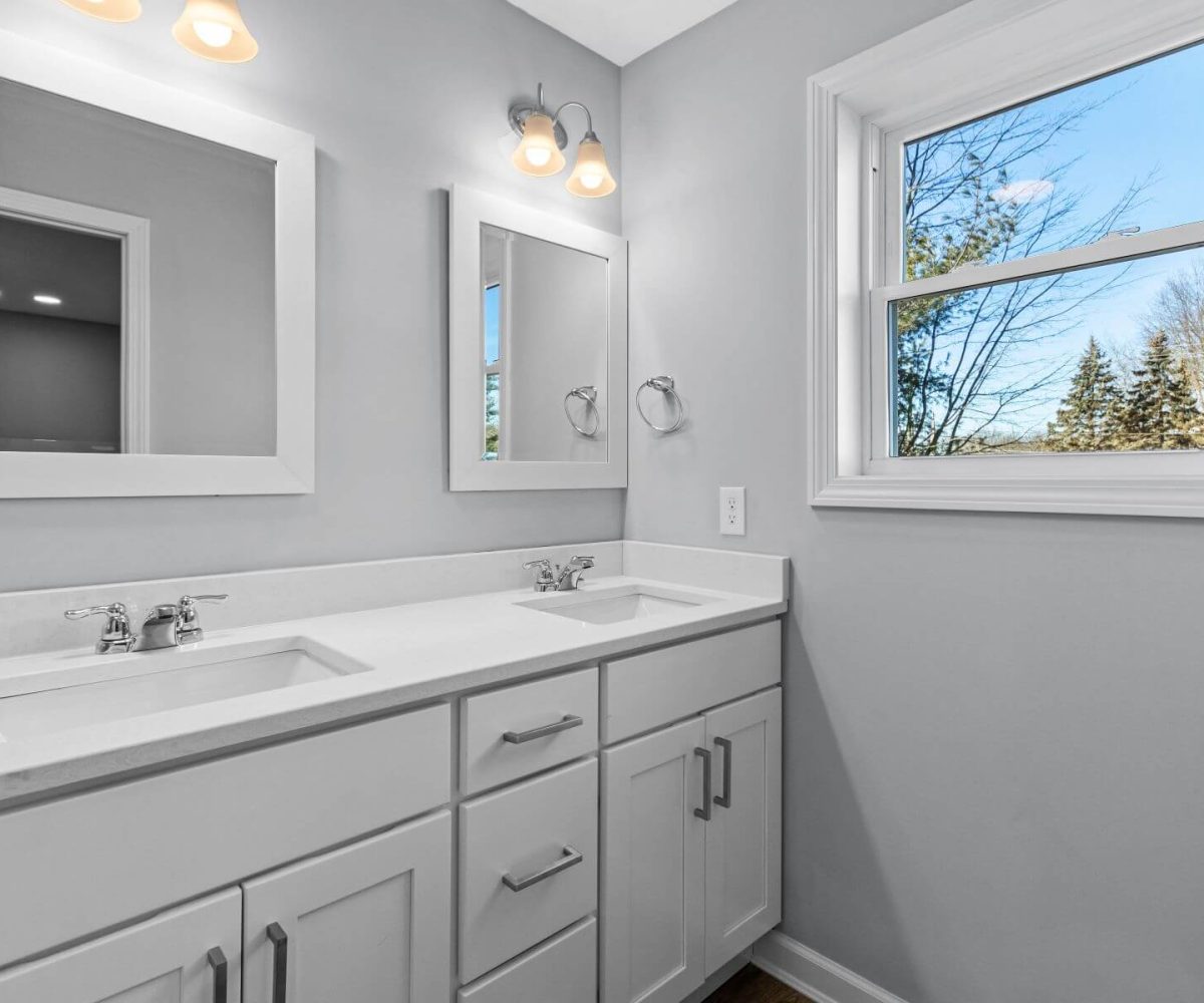 11 E Wintonbury Ave_17