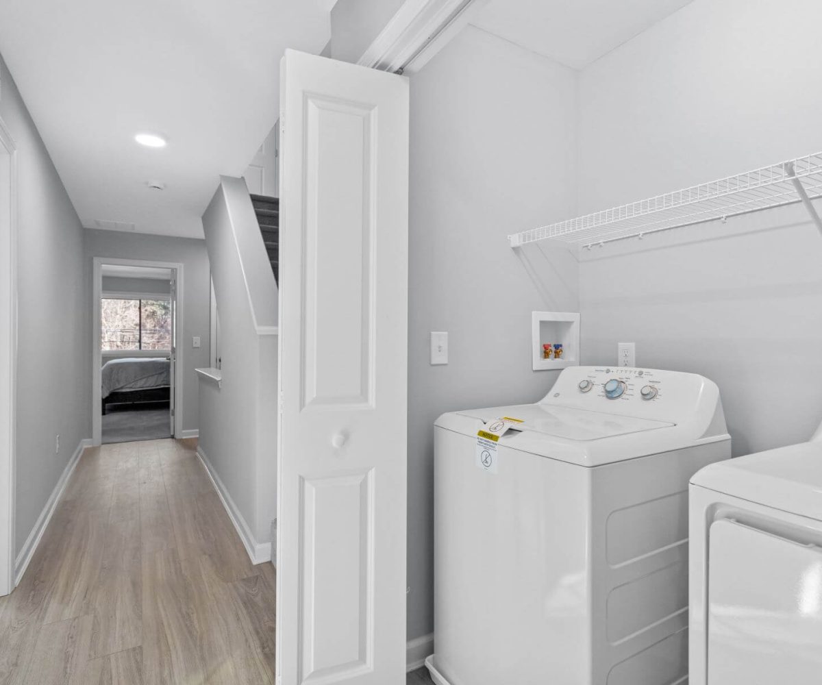 11 E Wintonbury Ave_26