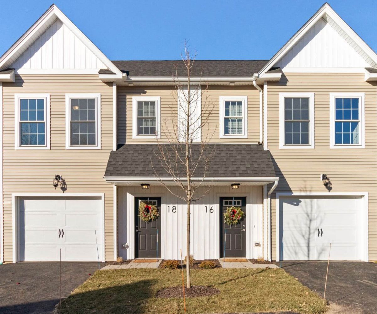 11 E Wintonbury Ave_35